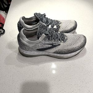 White and Gray Brooks Running Shoes. Men. Size 10. Bedlam Style. White and Gray